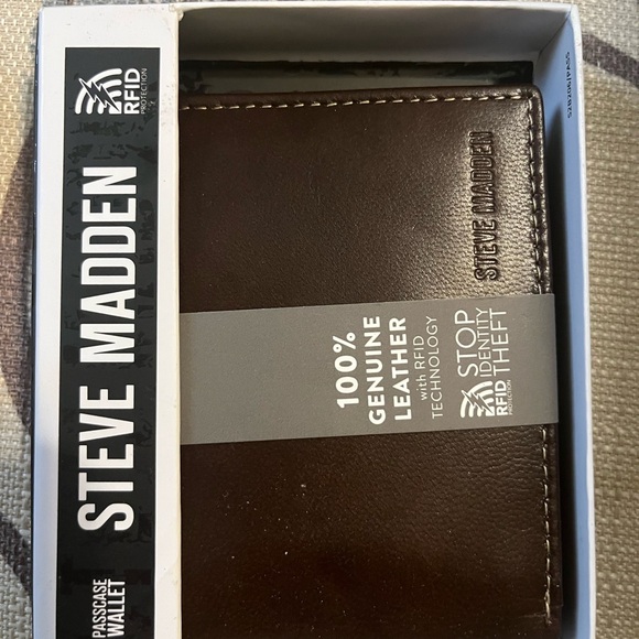 Steve Madden Dark Brown Leather Card Holder - Picture 1 of 5